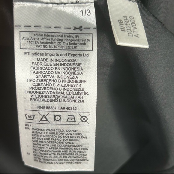 Adidas Running Black Full-Zip Running Windbreaker Jacket Zip Pocket; Women’s LG - Picture 14 of 14